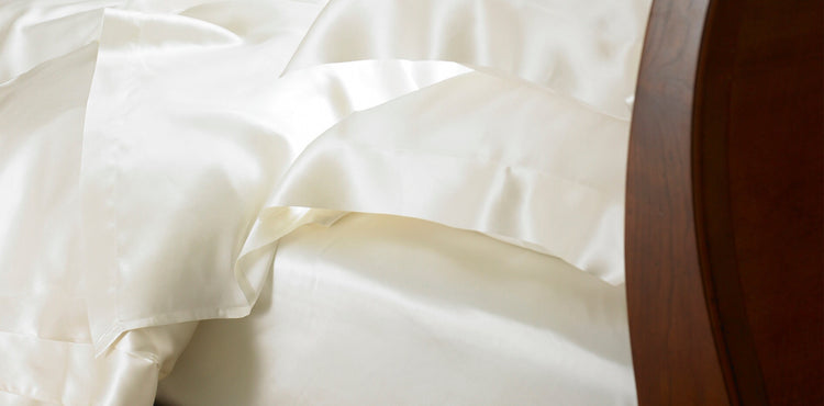 Silk fitted sheet in ivory