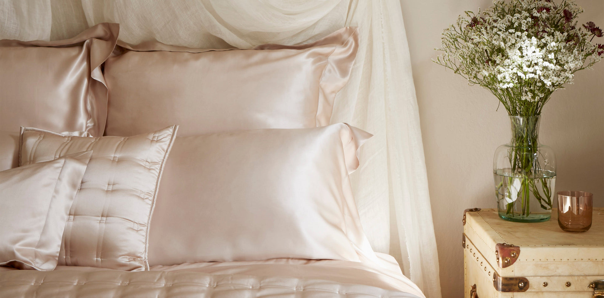 Silk fitted sheet in a blush pink color